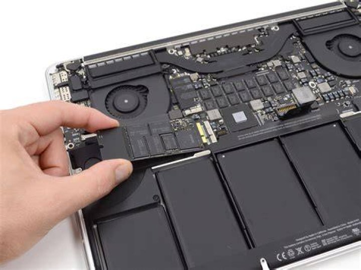 Can MacBook Air storage be expanded?