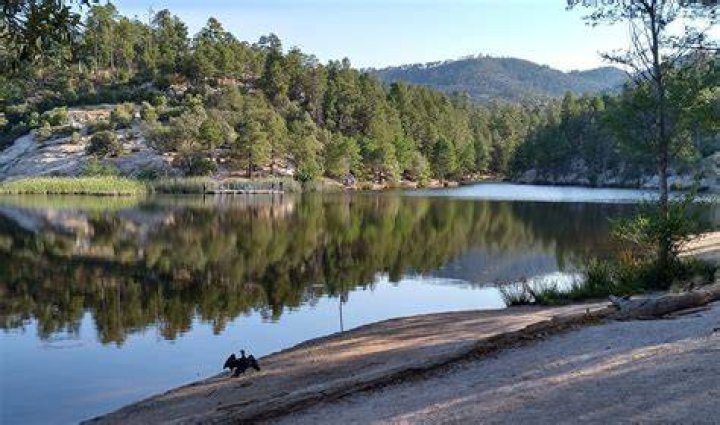 Can u swim in Rose Canyon Lake?