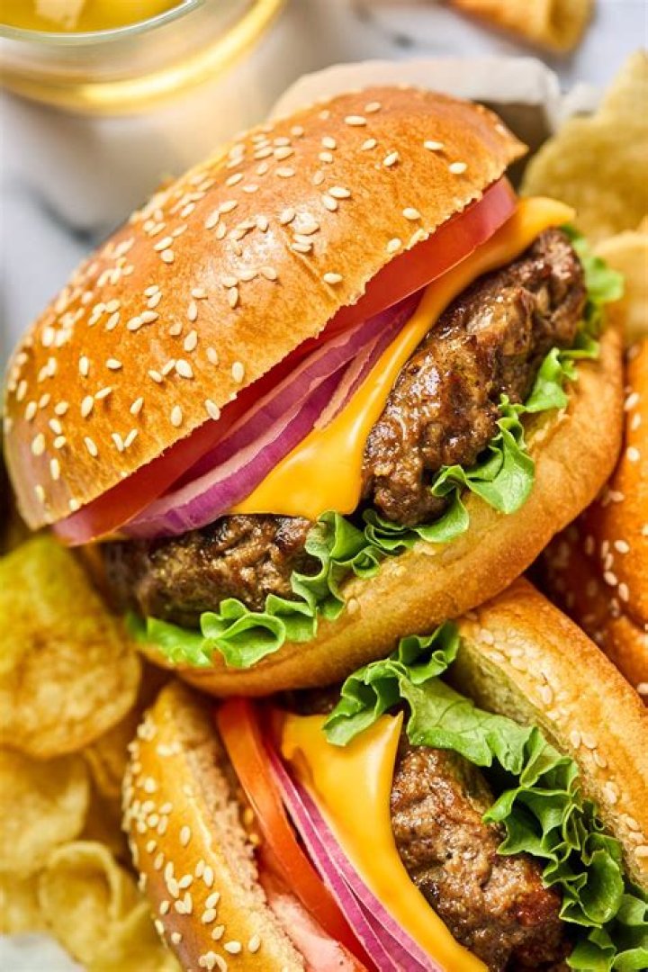 Can you cook a cheeseburger in the microwave?