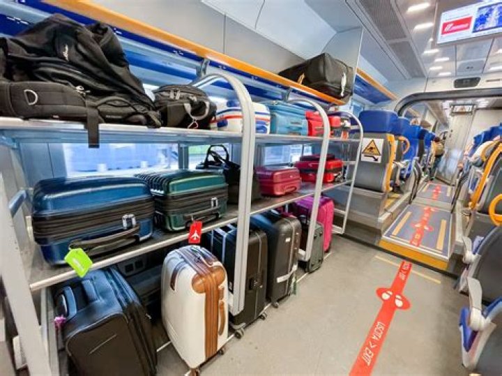 Can you leave luggage in Venice?