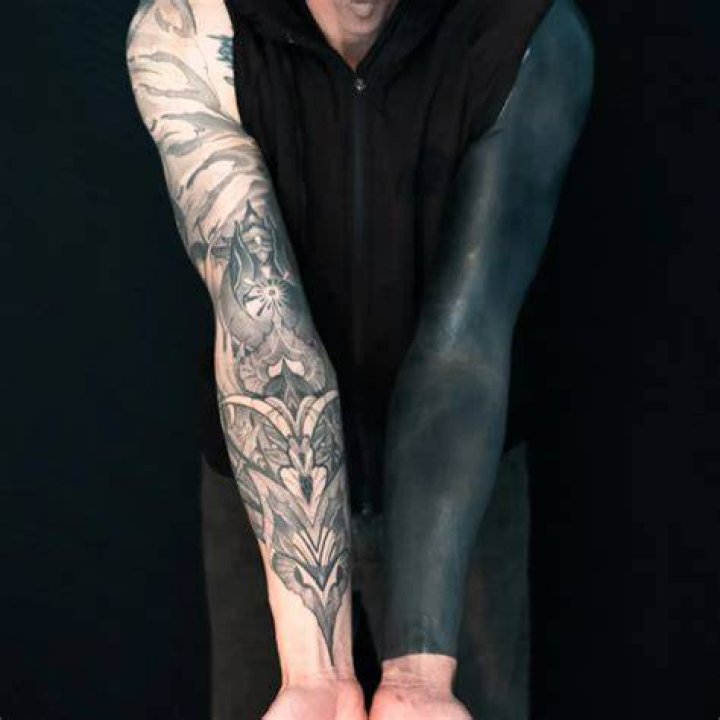 Can you tattoo from home in Ontario?