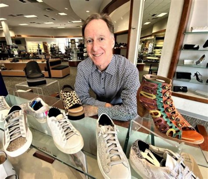 Did Saxon shoes go out of business?