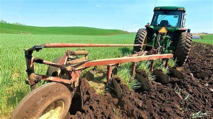 Does a plow need coulters?