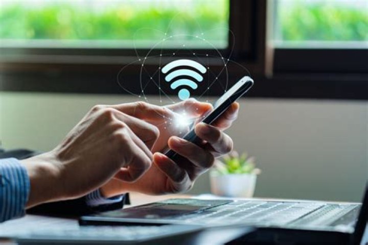 Does ASUS Eee PC have Wi-Fi?