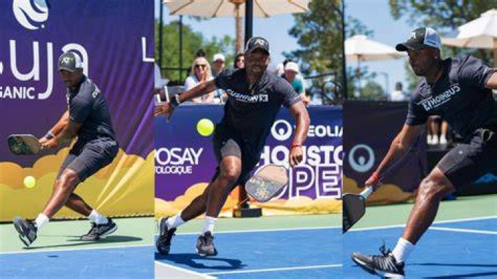 Does Donald Young still play tennis?