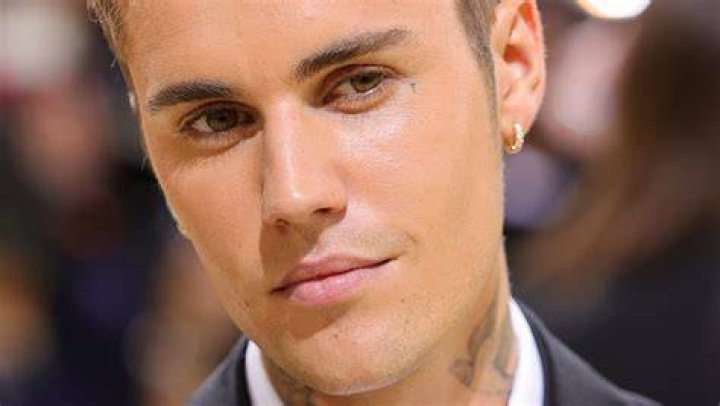Does Justin Beiber write his own songs?