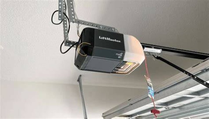 Does LiftMaster garage door opener have a rolling code?