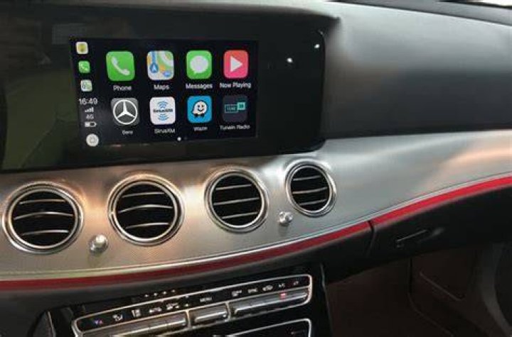 Does Mercedes E-Class have Apple CarPlay?
