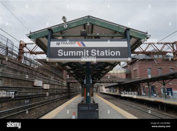 Does Summit NJ have a train station?