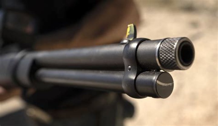 Does the FN PS90 have a threaded barrel?