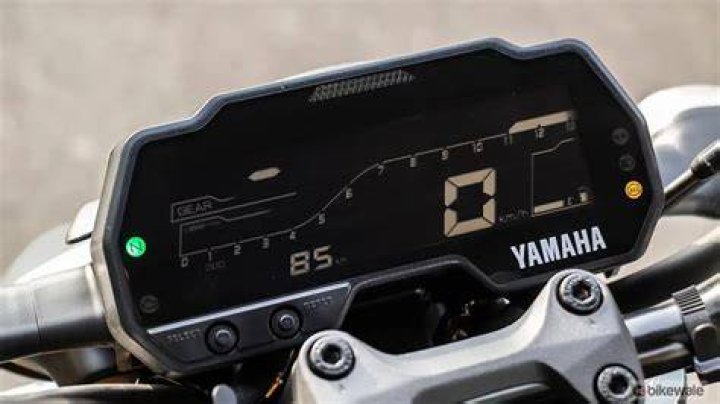 Does Yamaha MT 15 have gear indicator?