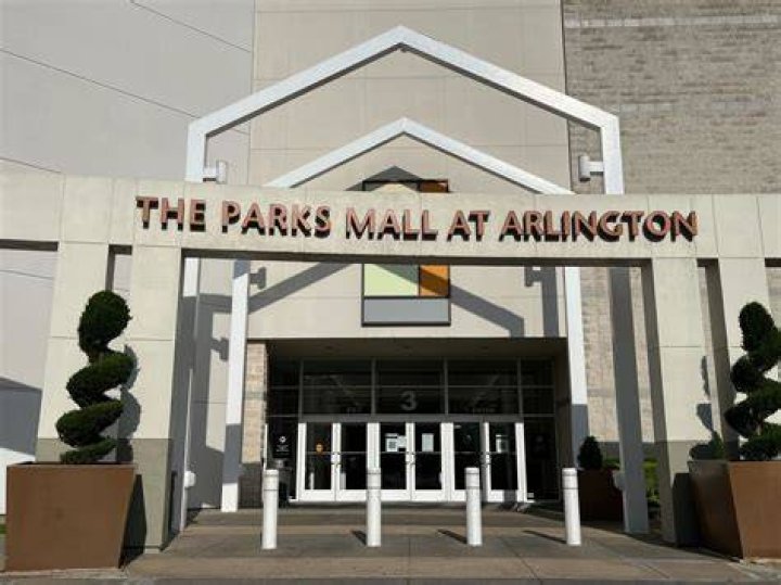 How big is the Parks Mall at Arlington?