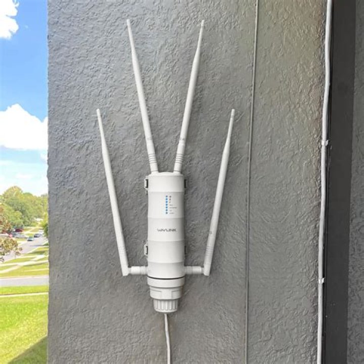 How do I point my antenna to my WiFi extender?