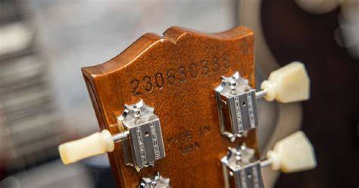 How do you date a Gibson banjo?