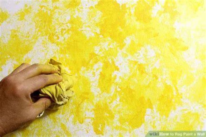 How do you rag paint a wall?