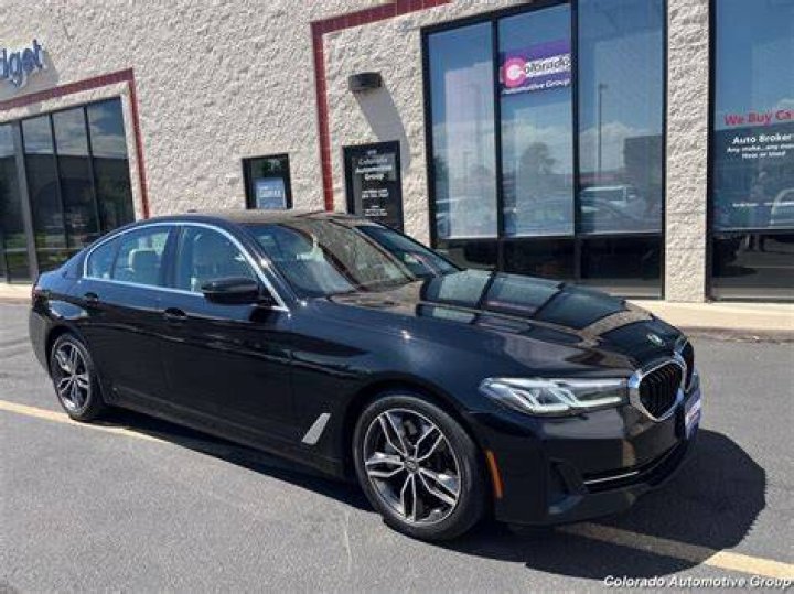 How fast is a 2021 BMW 530i?