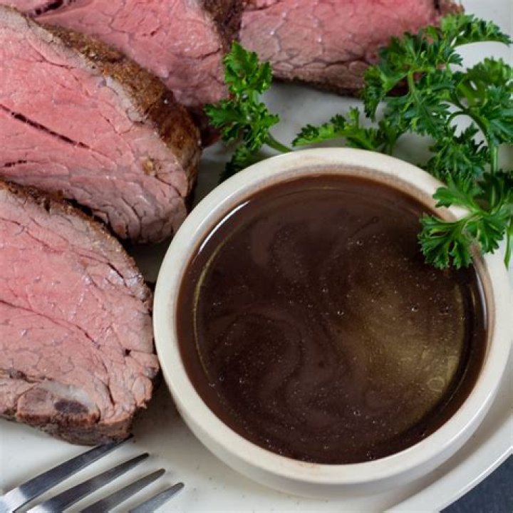 How long does it take to reduce a red wine sauce?