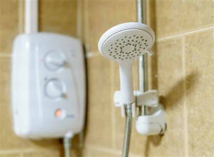 How many bar is a power shower?