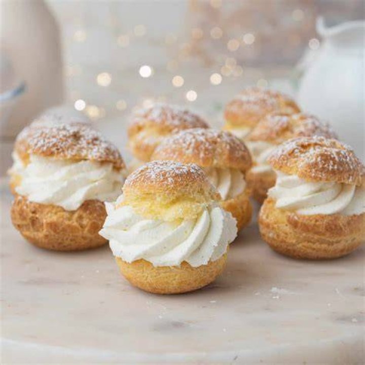 How many calories are in a whipped cream puff?