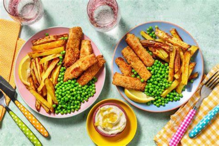 How many calories are in fish fingers and chips?