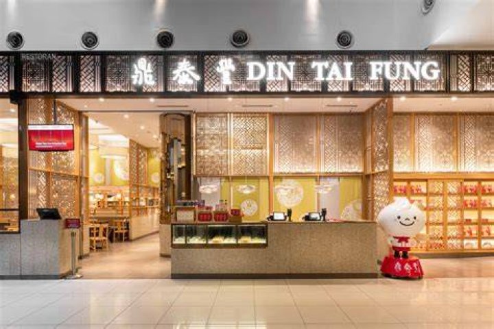 How many locations Din Tai Fung?