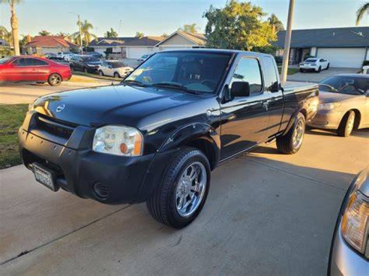 How many miles per gallon does a 2002 Nissan Frontier get?