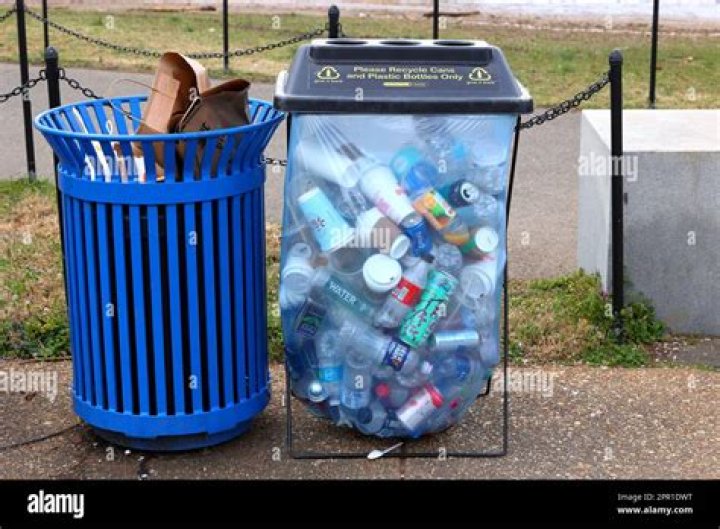 How many of the 50 US states currently have bottle bills that encourage the recycling of beverage cans and bottles?