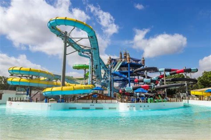 How many rides are at Schlitterbahn New Braunfels?