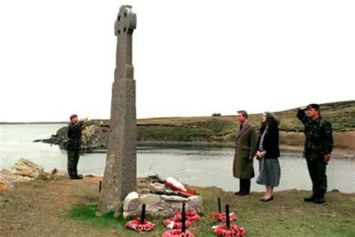 How many Welsh Guards died in the Falklands?