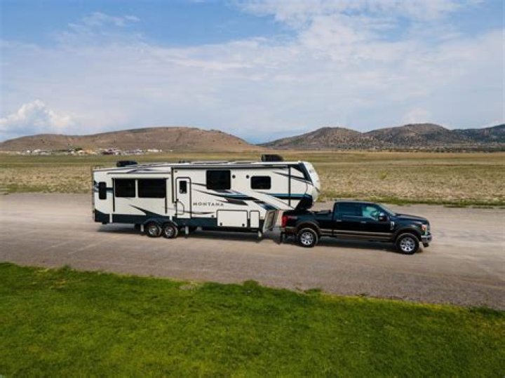 How much do 5th wheel toy haulers weigh?