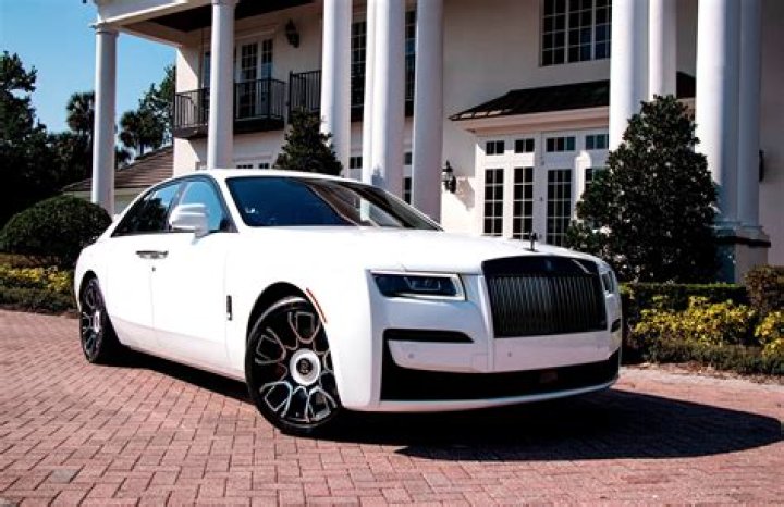 How much do a 2015 Rolls-Royce cost?