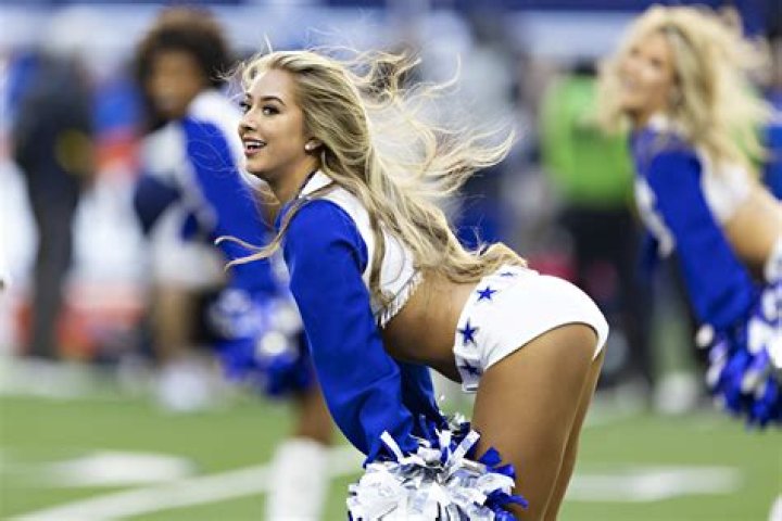 How much do NFL cheerleaders get laid?