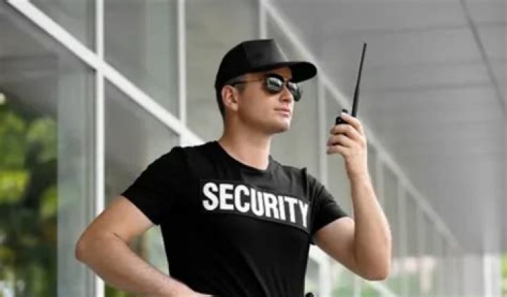 How much do security guards get paid Qld?