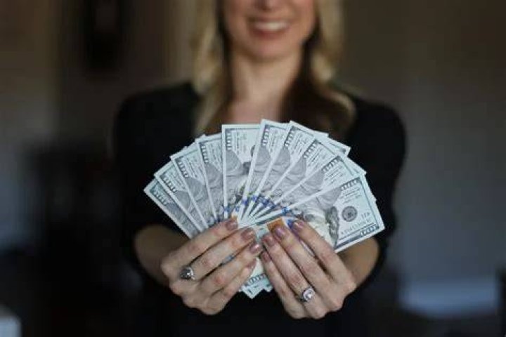 How much does a conservator get paid in California?