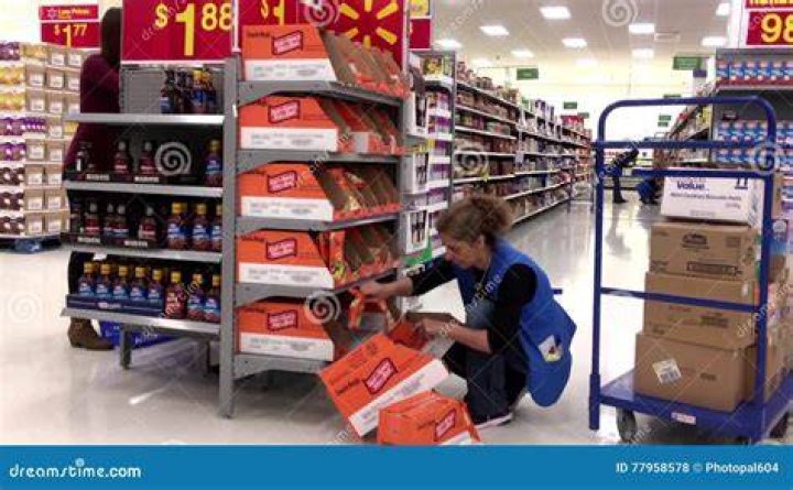 How much does a grocery stocker make at Walmart?