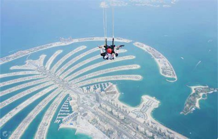 How much does it cost to BASE jump in Dubai?