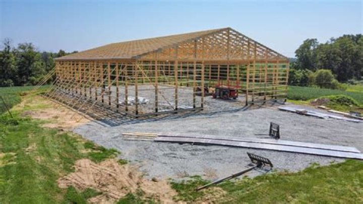 How much does it cost to build a 30×40 pole barn?
