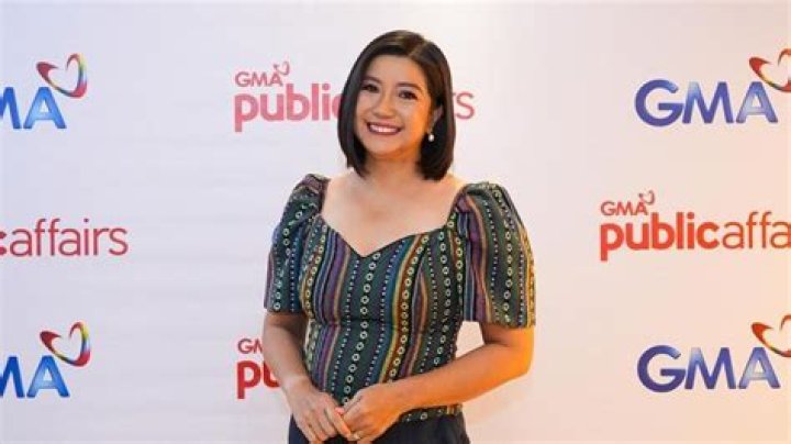 How old is Kara David?