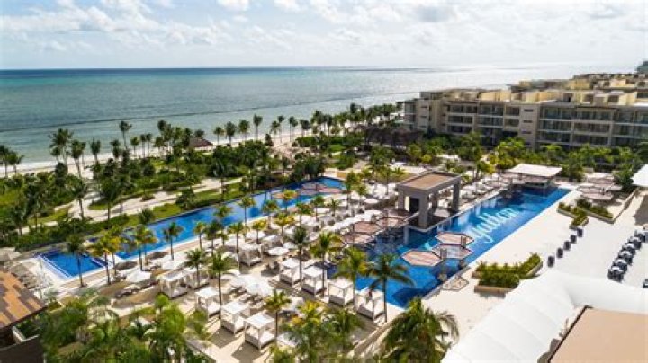 How old is Royalton hicacos?