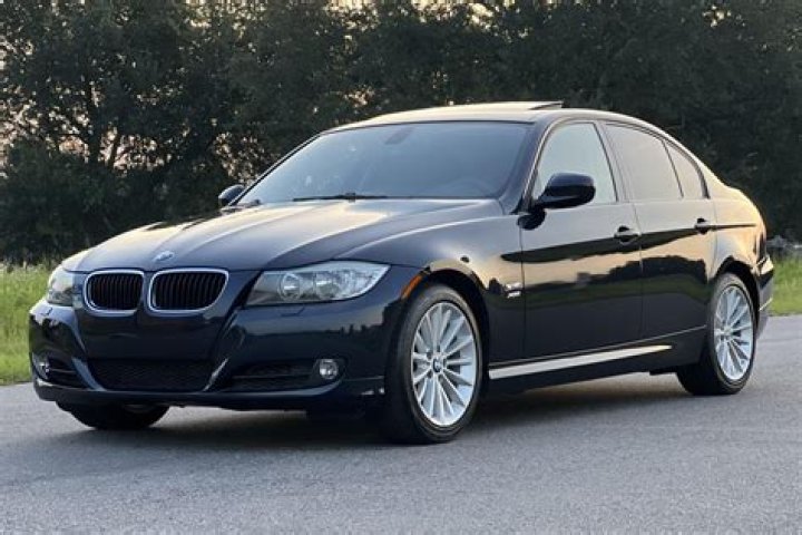 Is 2012 BMW 320i a good car?