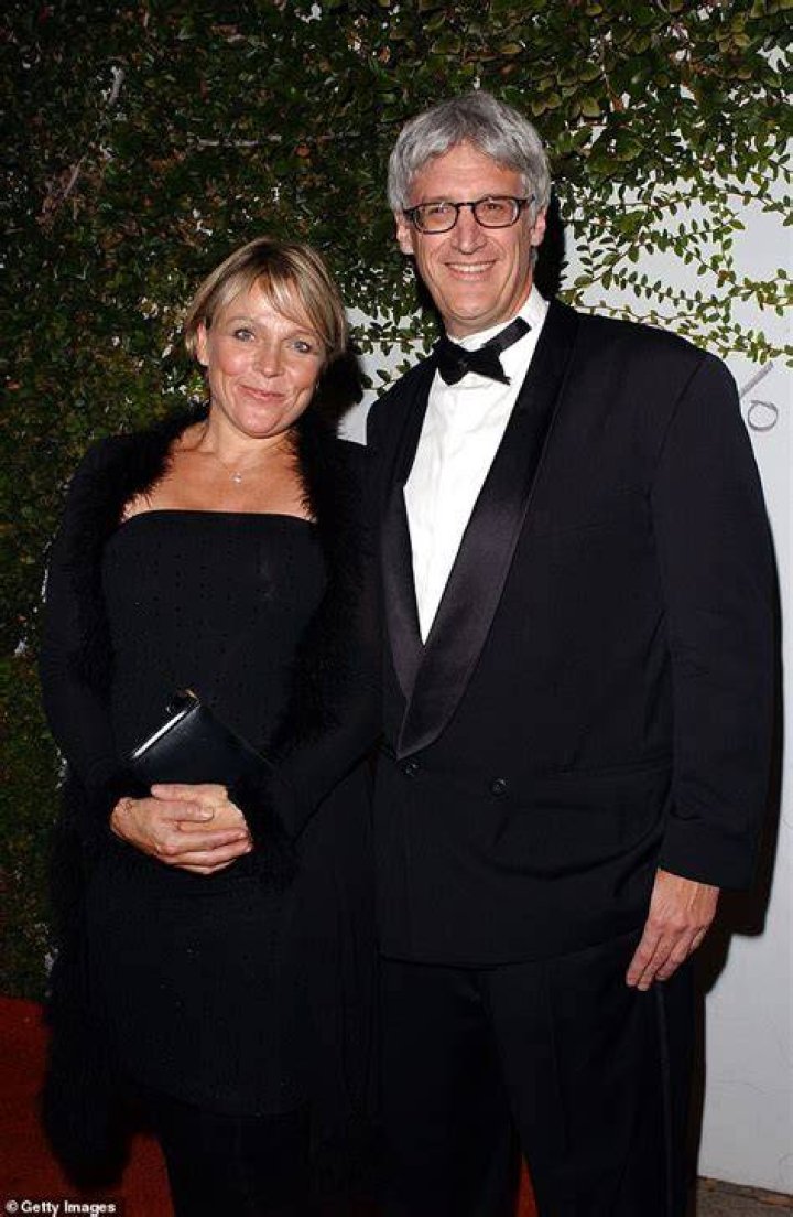 Is Helen Fielding in a relationship?