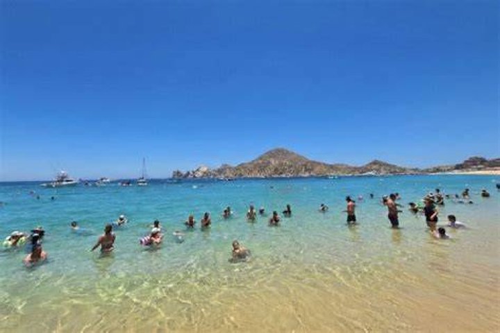 Is Hilton Los Cabos on a swimmable beach?