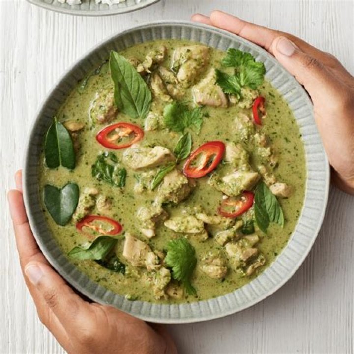 Is Stew chicken the same as curry chicken?