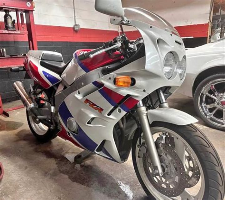 Is the FZR 600 fast?