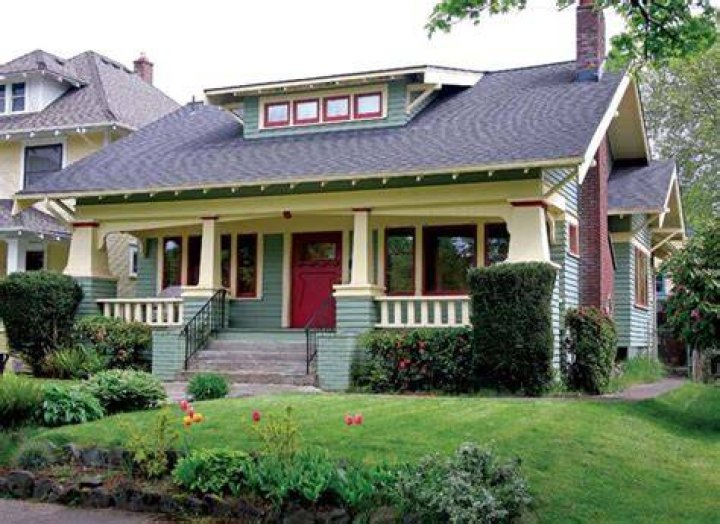 Is there a difference between arts and crafts and Craftsman homes?