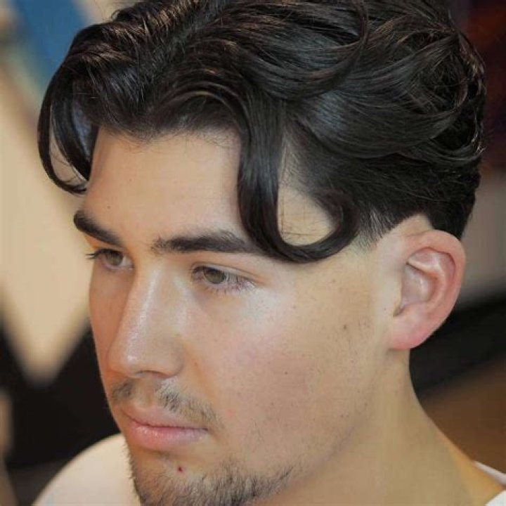 Is wavy hair in for men?