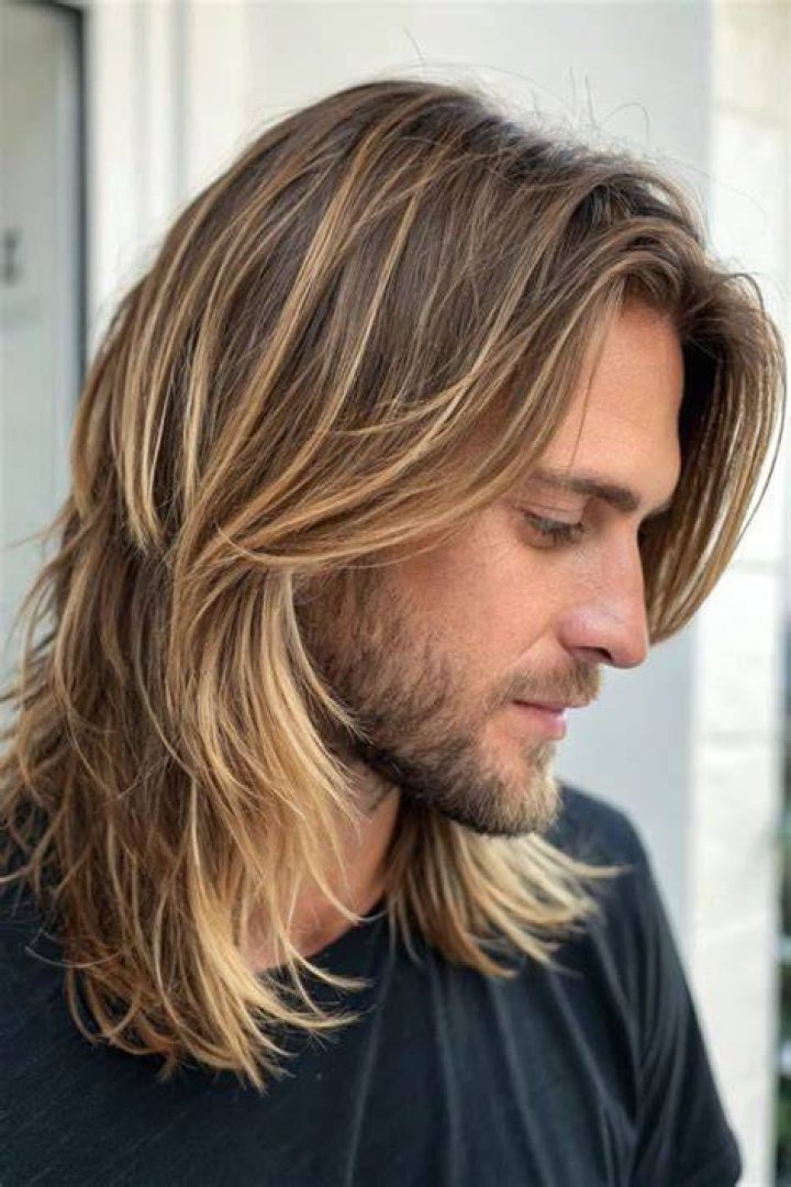 Should mens long hair be layered?