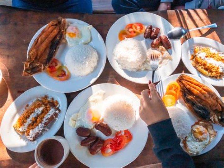 What are the typical Filipino breakfast?