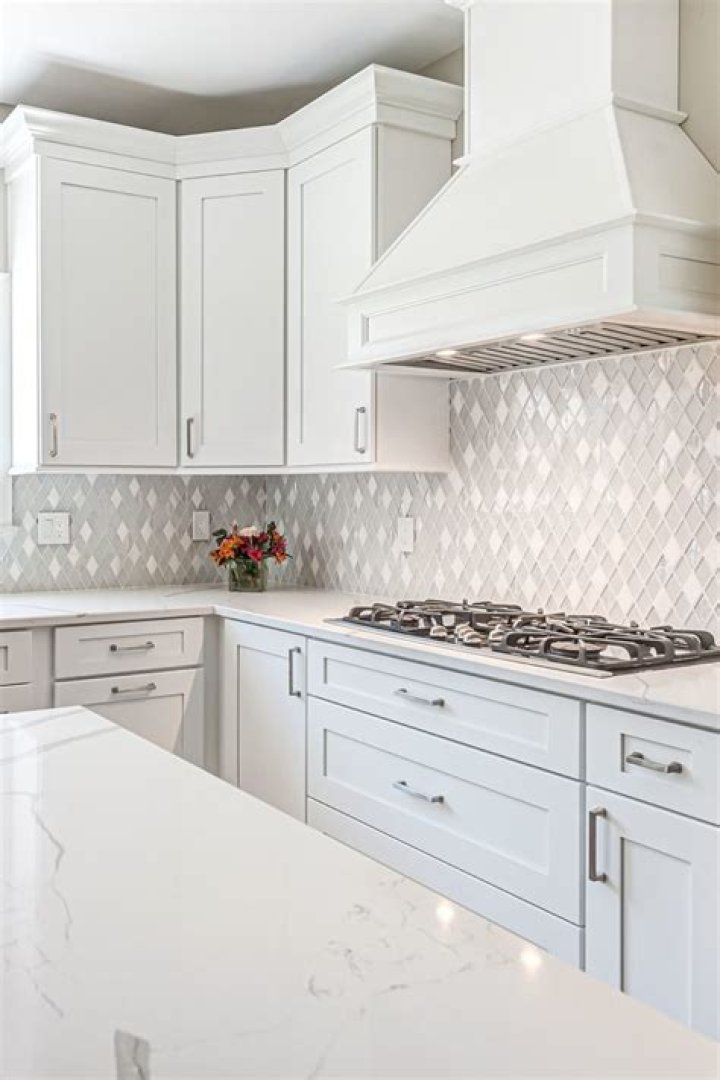What backsplash goes well with white countertops?