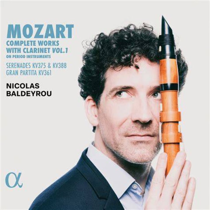 What clarinet does Nicolas Baldeyrou play?